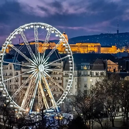 Huge Warm Luxury * Budapeste