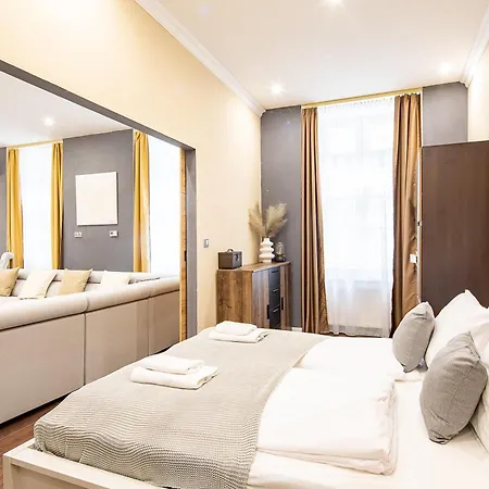 Huge Warm Luxury Budapešť