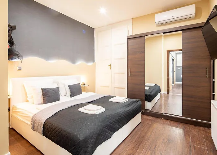 Διαμέρισμα Huge Warm Luxury